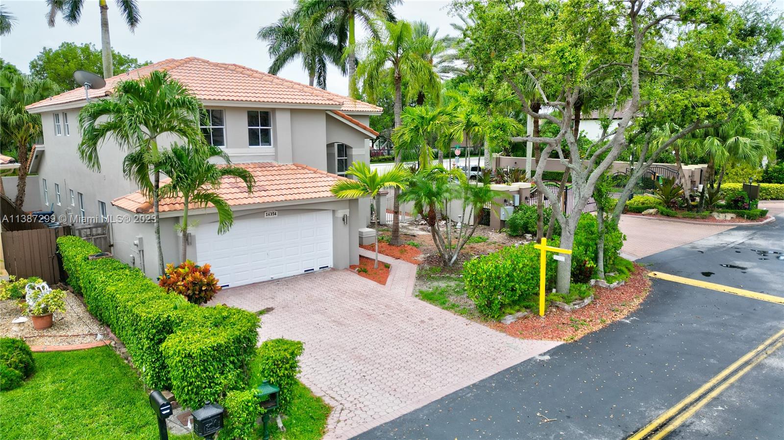 16356 SW 95th Ln, Miami, FL 33196