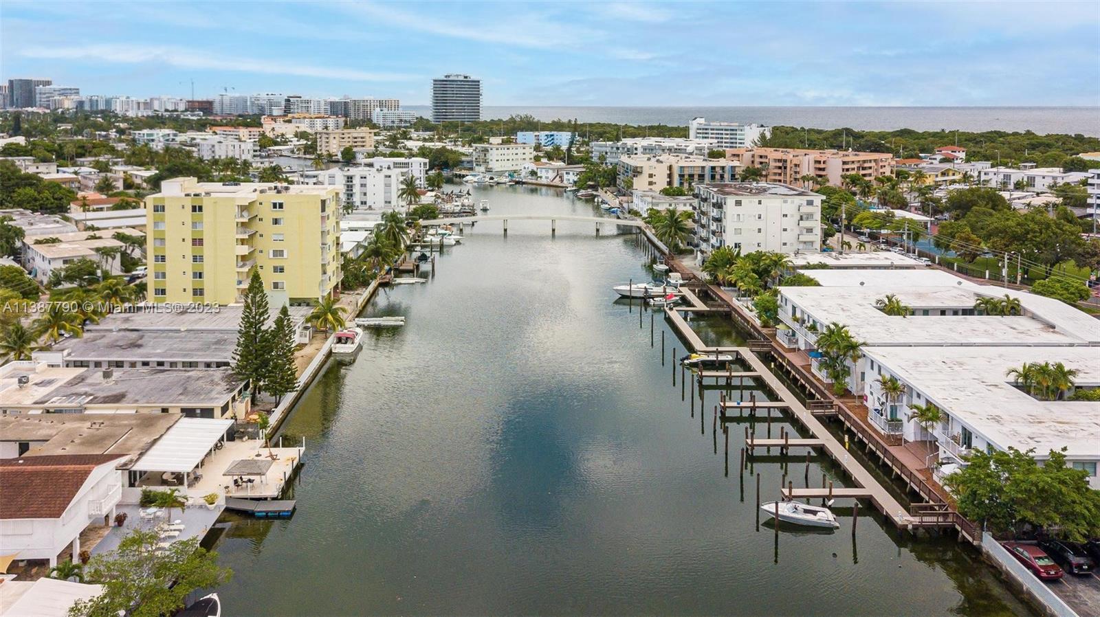 Apt 1 bed 1 baths in the heart of Miami Beah, NO association, NO condo, New AC, New water heater with access to the canal, outdoor parks, free public transportation, schools, supermarkets, restaurants a few blocks from the beach,This property can be financed with FHA, we are not subject to Appraisal
