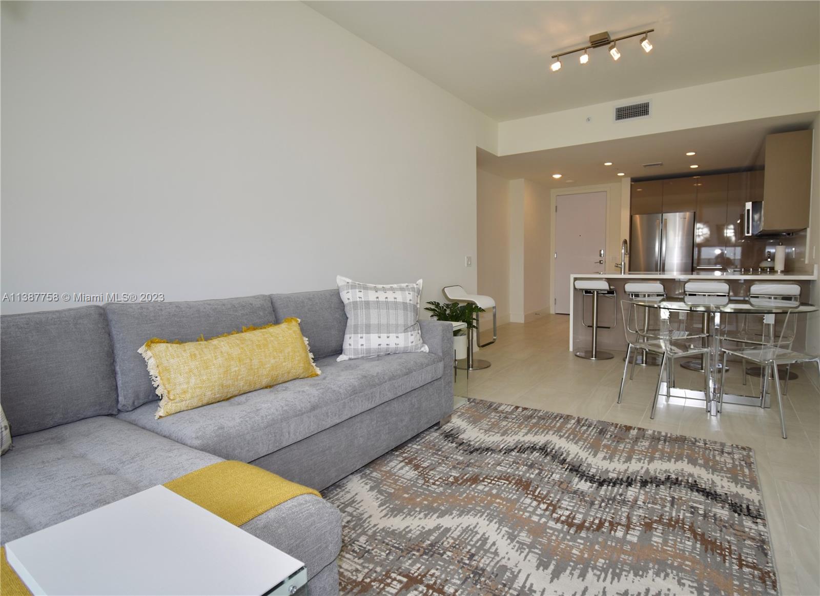 2000 Metropica Way 2008