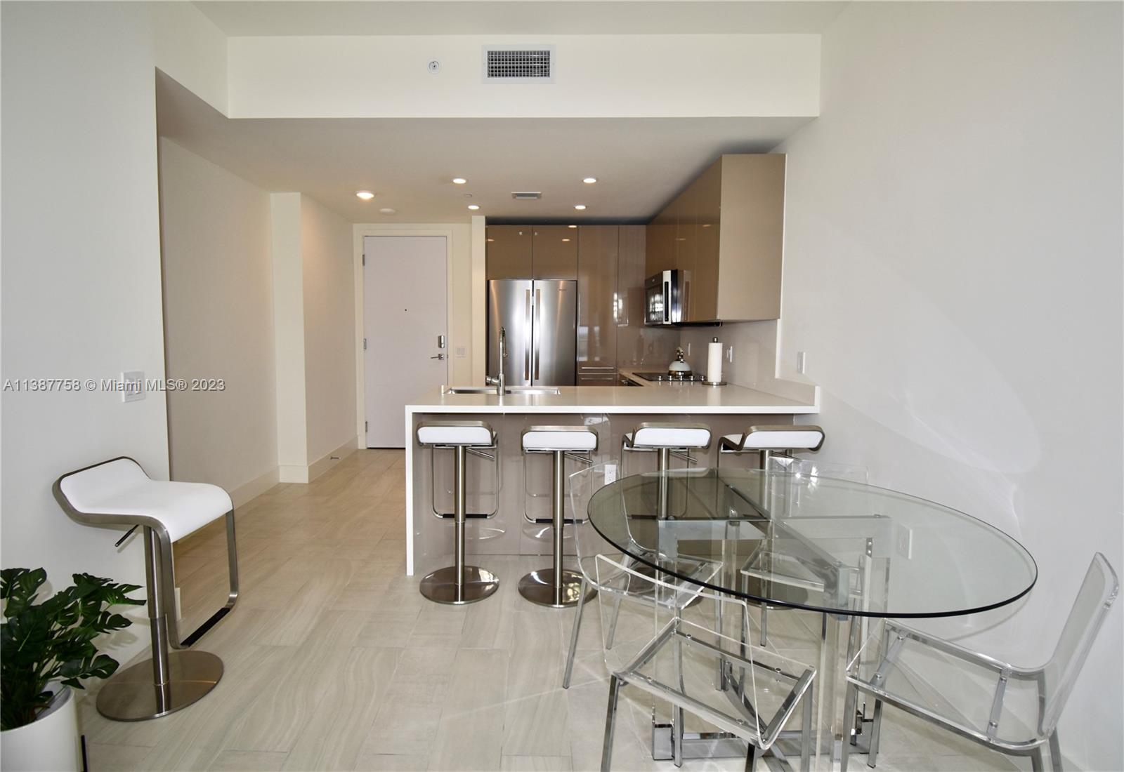 2000 Metropica Way 2008