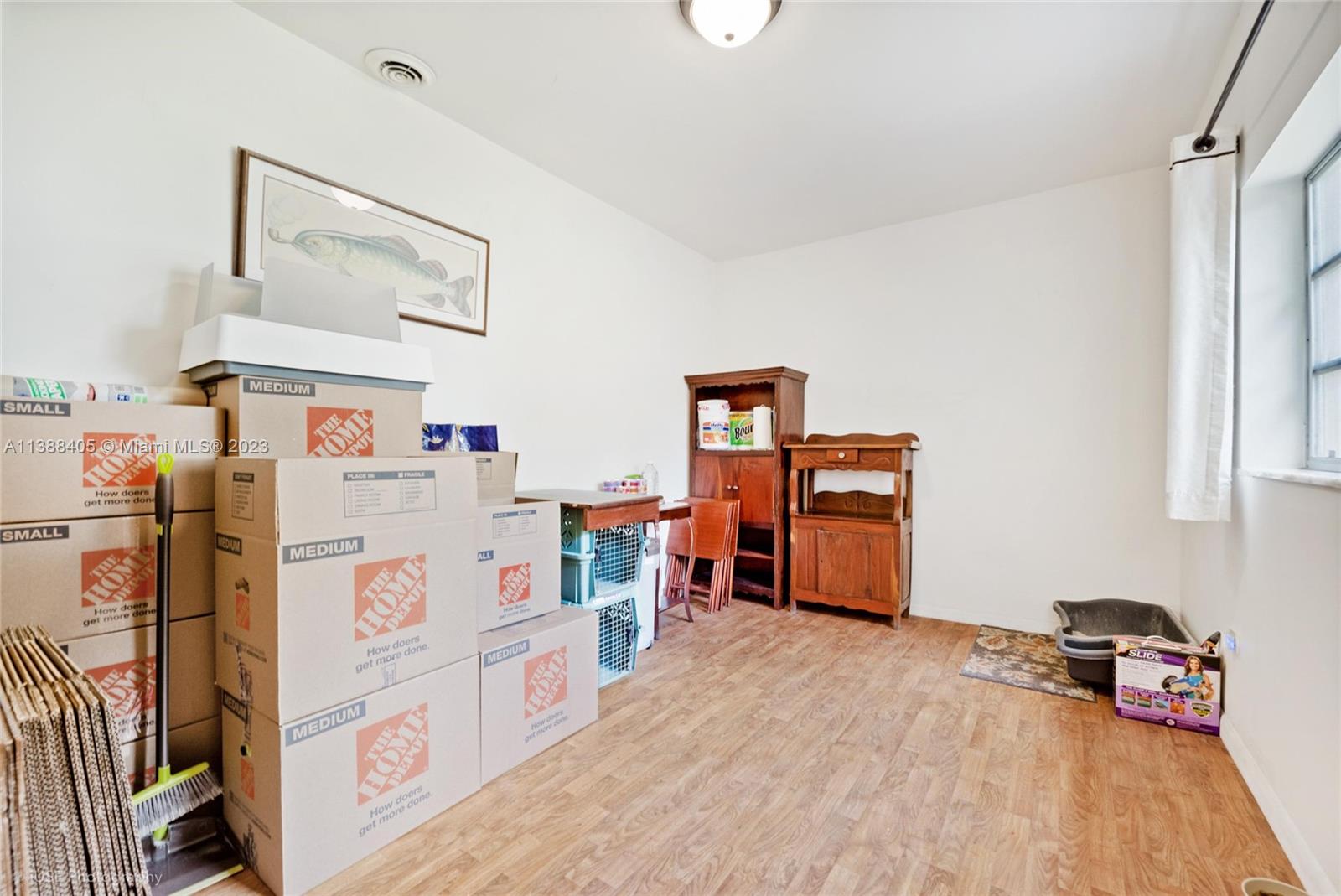 Listing Photo 12