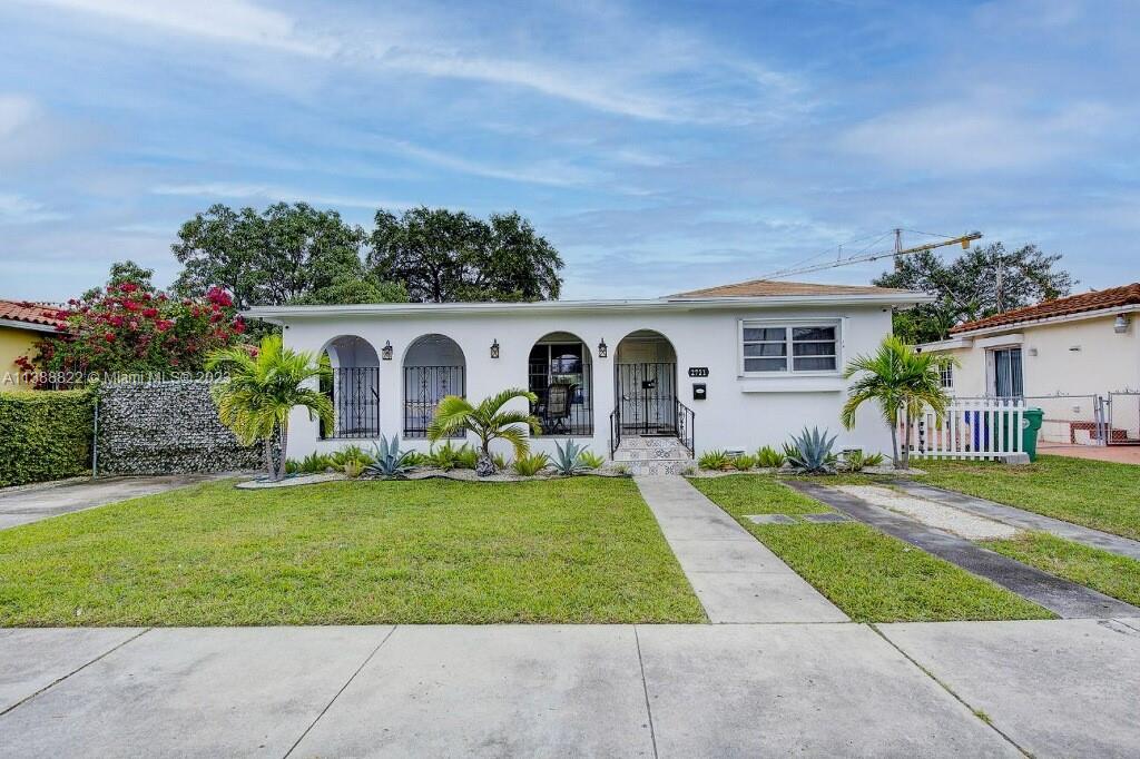 2721 SW 30th Ave #1 For Sale A11388822, FL