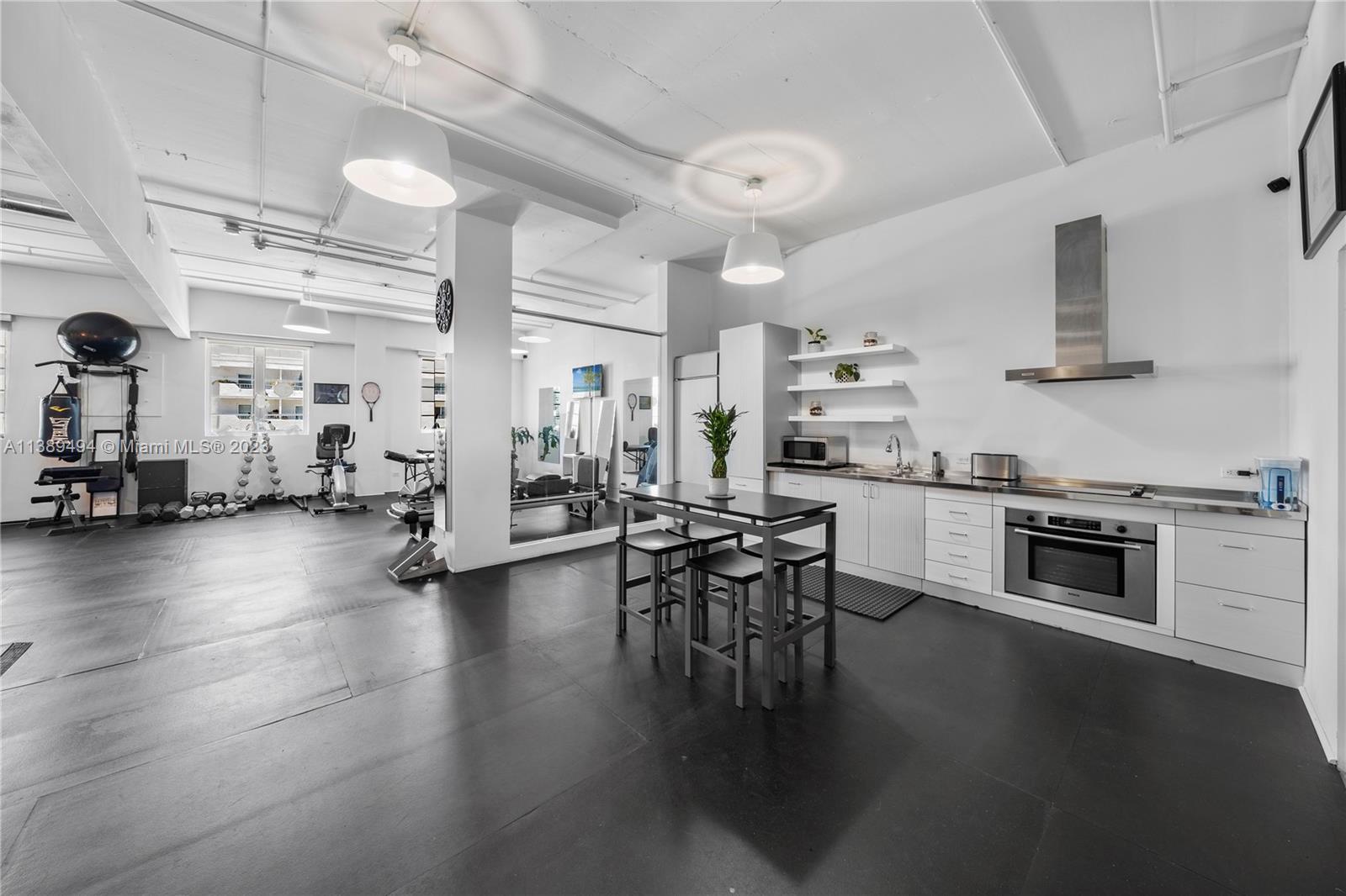 1560  Lenox Ave #305 For Sale A11389494, FL