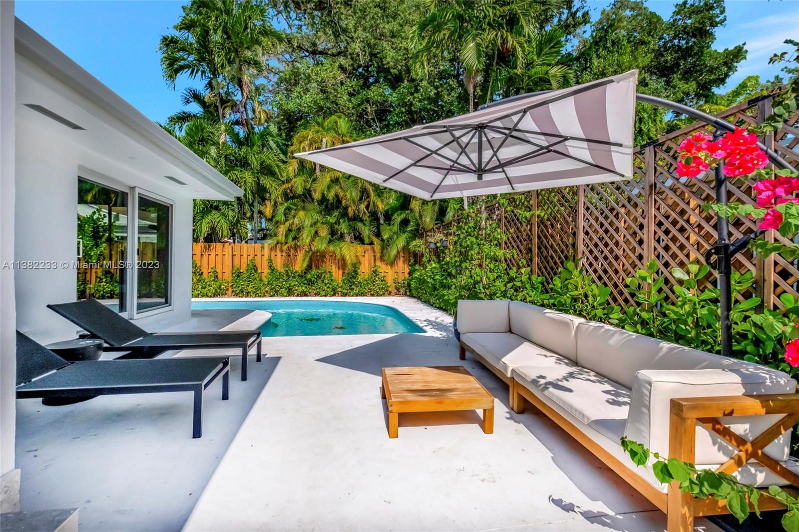 2440 Tequesta Ln, Coconut Grove, FL 33133