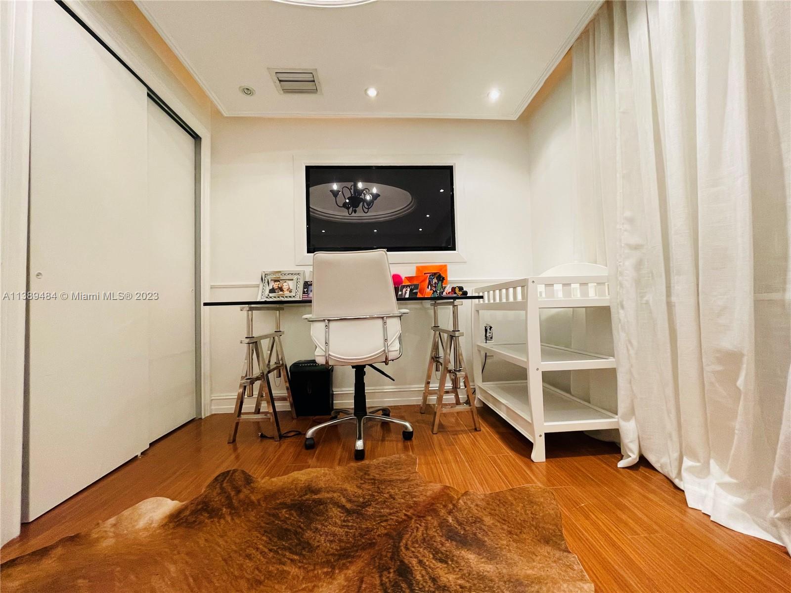 Listing Photo 8