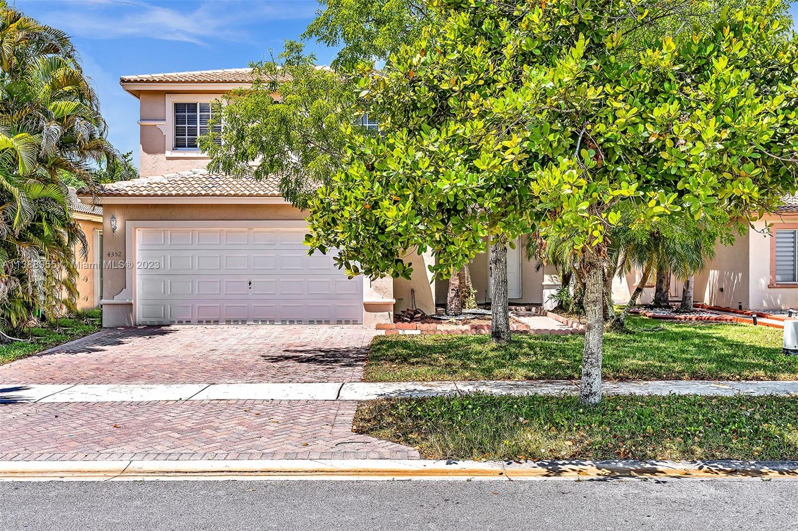 4352 SW 133rd Ln  For Sale A11388955, FL