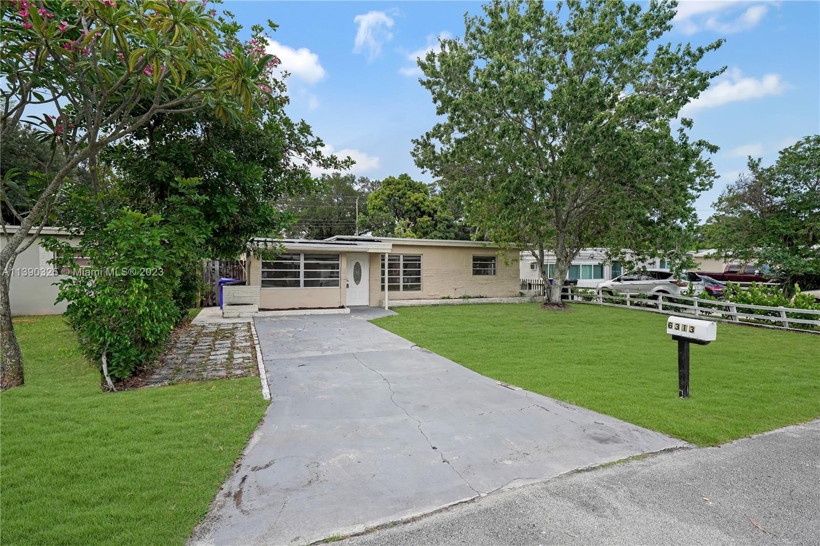 6313  Arthur St  For Sale A11390325, FL