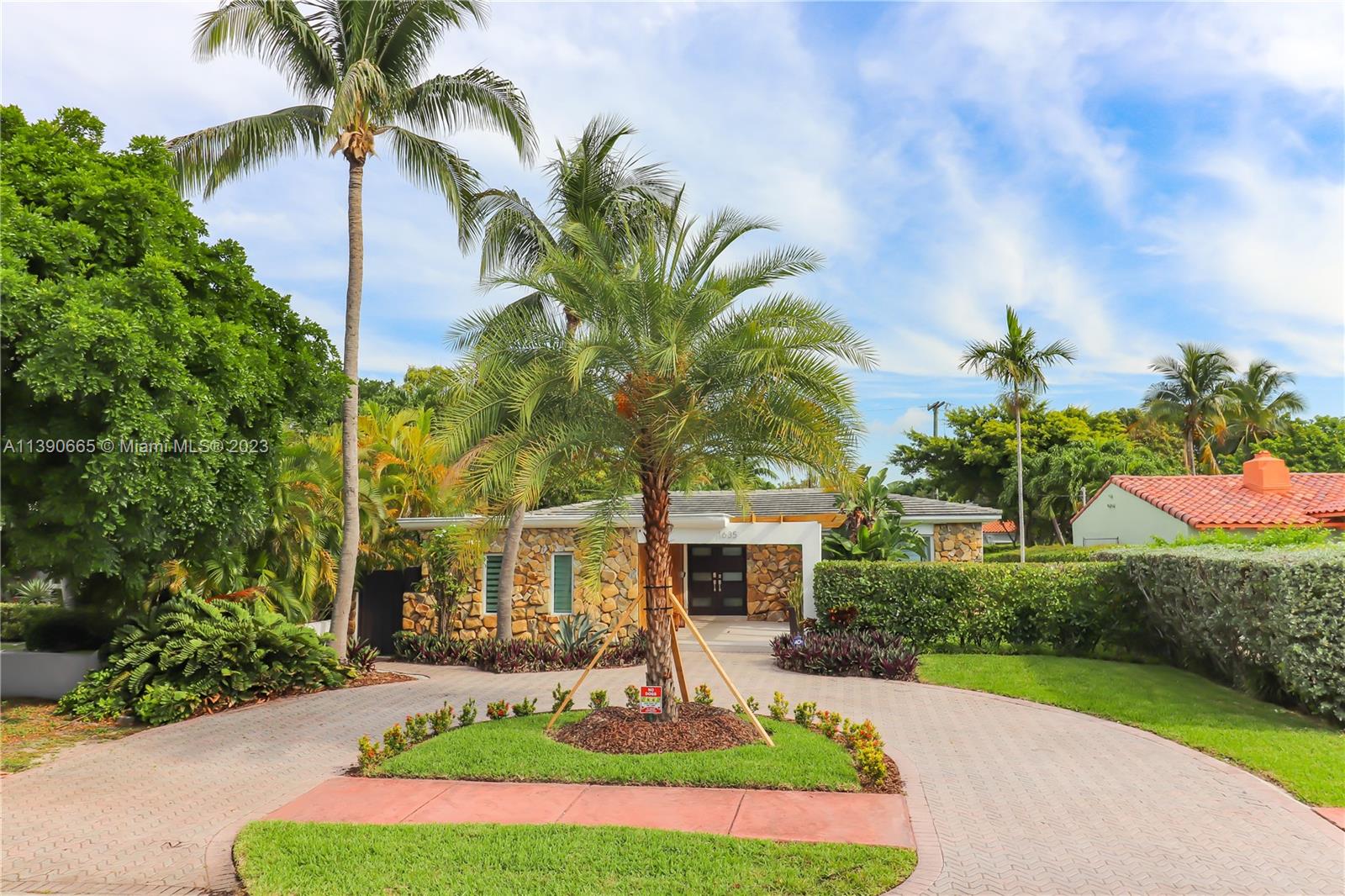 1635  Bay Dr  For Sale A11390665, FL