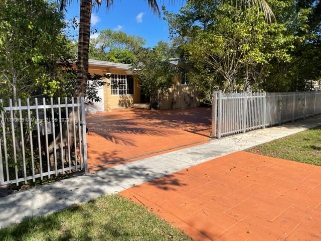 185 NE 120th St, North Miami, FL 33161