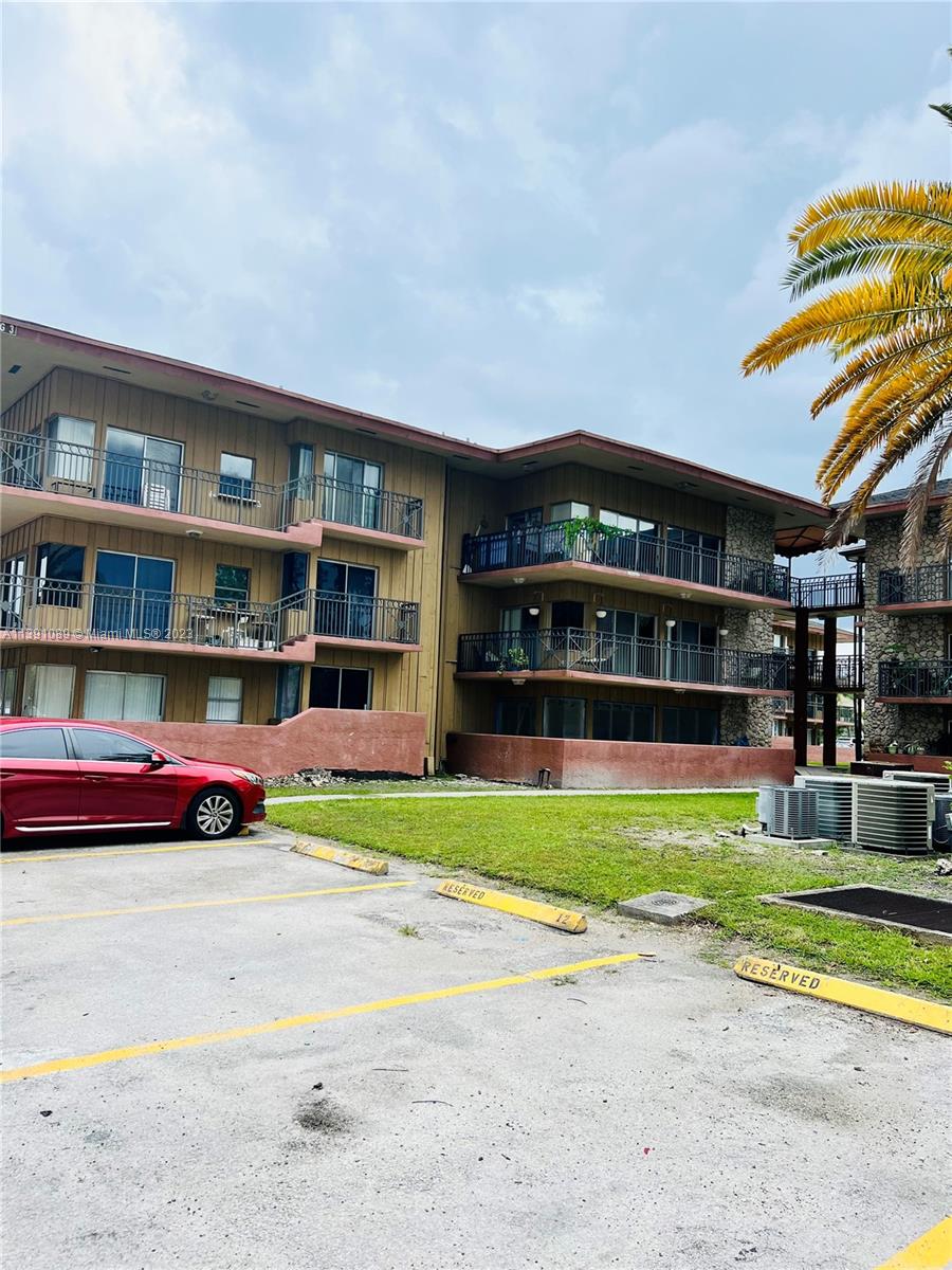Photo 13 of Emerald Isles West Phase Apt 131 in Davie - MLS A11391089