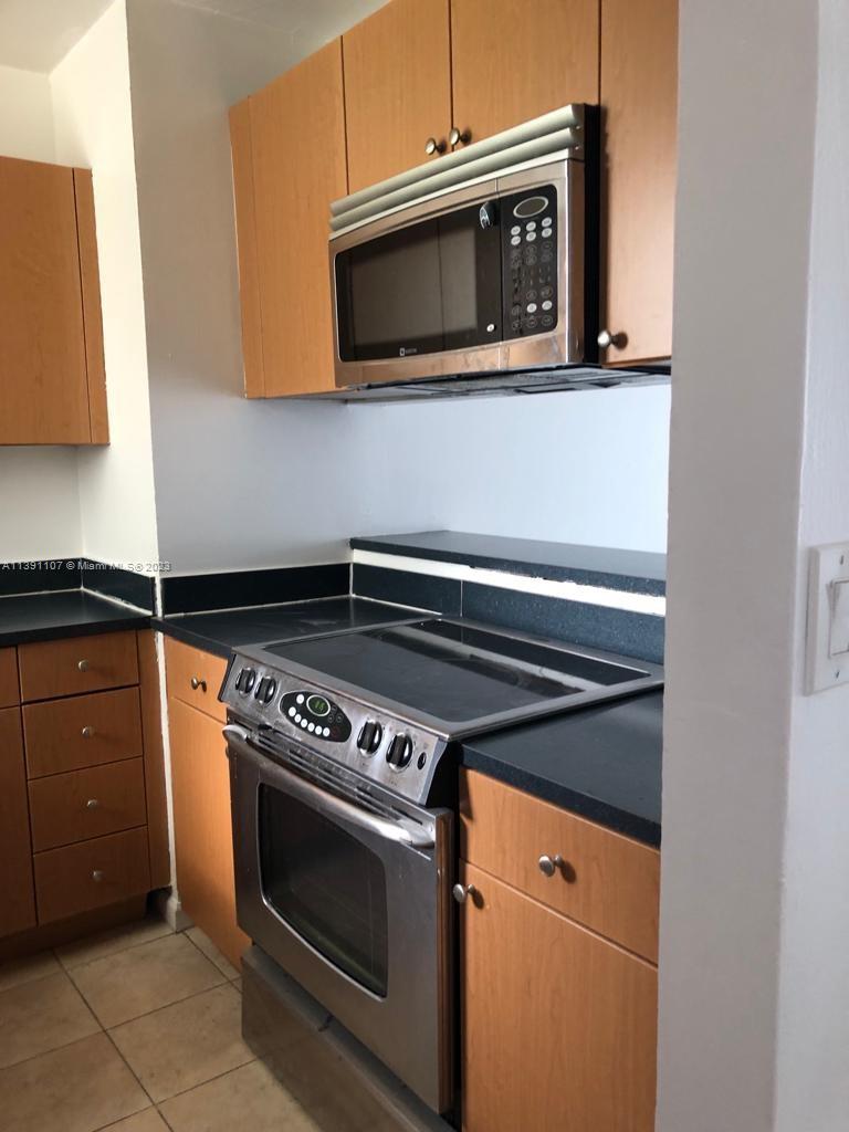 Photo 1 of Biscayne Cove Condo in Miami - MLS A11391107