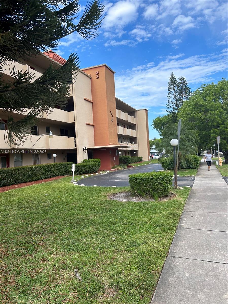 Photo 1 of Rolling Green Condo C Apt C112 in Miami - MLS A11391147