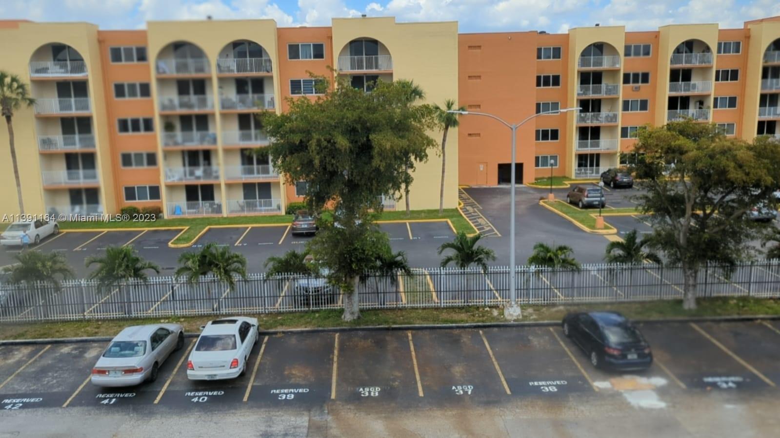 6960 Miami Gardens Dr 2-420, Hialeah, FL 33015