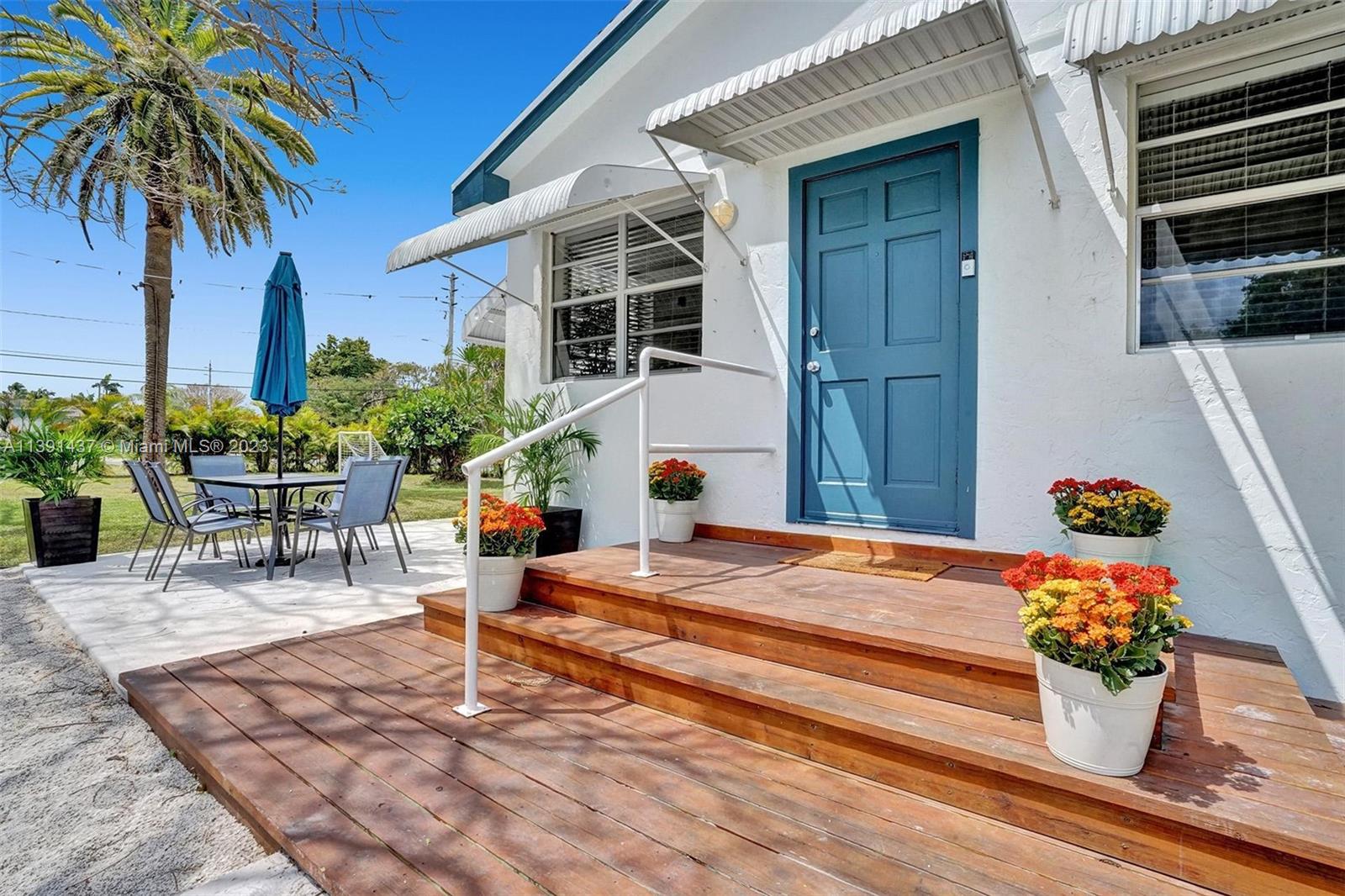 AMAZING OPPORTUNITY TO OWN SINGLE HOME IN EXCELENT LOCATION
NEAR GULFSTREAM, NEAR BEACHES AVENTURA MALL HOSPITAL AND SHOPS.
AIRBNB APPROVED!! OPTION TO BUY FULLY FURNISHED.