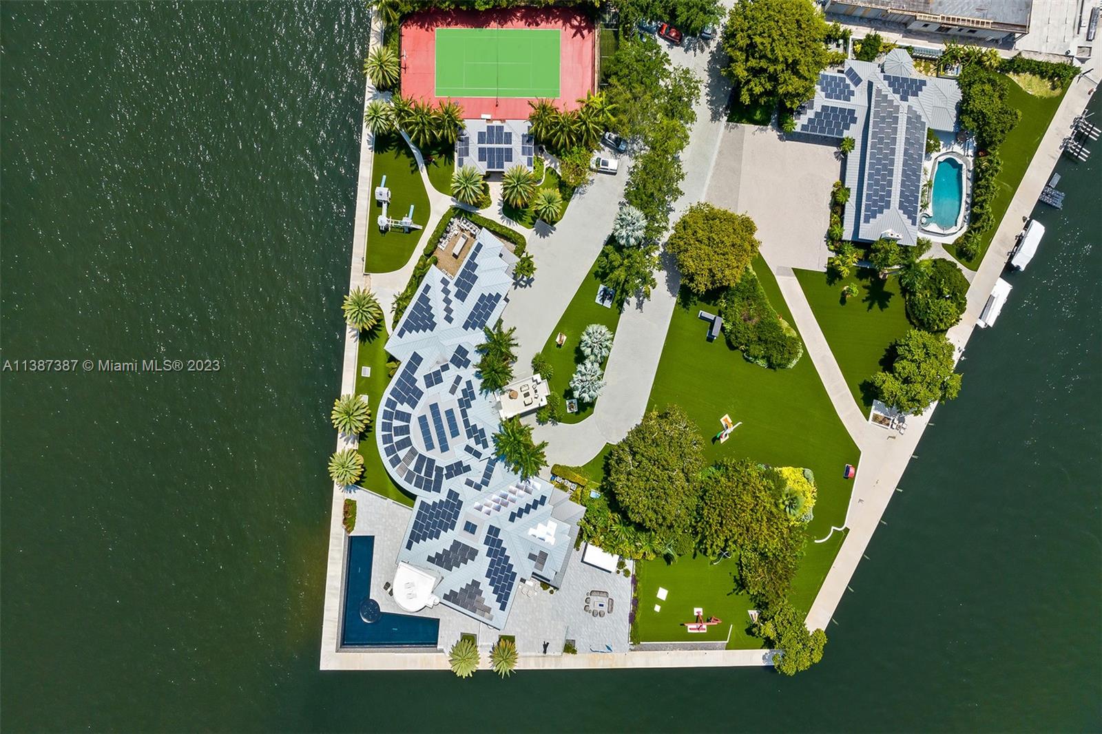 Fort Lauderdale's Premier Waterfront location boasting 1035 linear feet of waterfront situated at the intersection of the intracoastal and the New River.  Magnificent Estate Property with 2 Homes on 2.7 acres in private, gated guarded community.  Guest home has 4BR/4.5 Baths with pool.