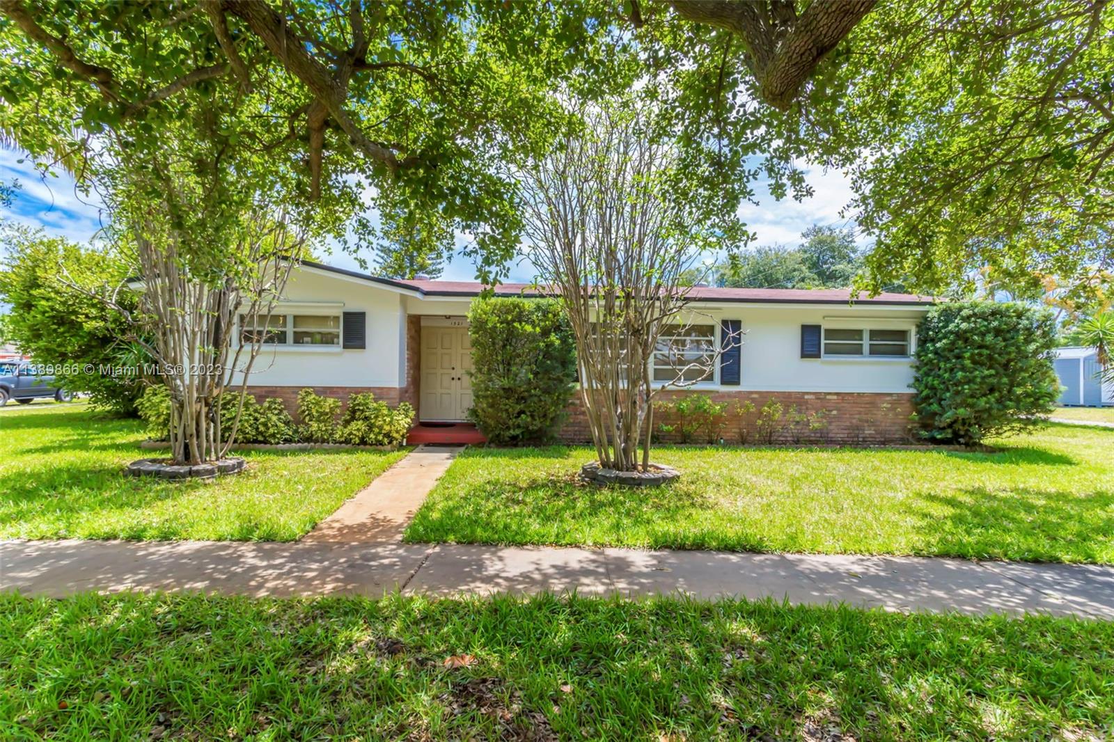 1521 N Park Rd  For Sale A11389866, FL