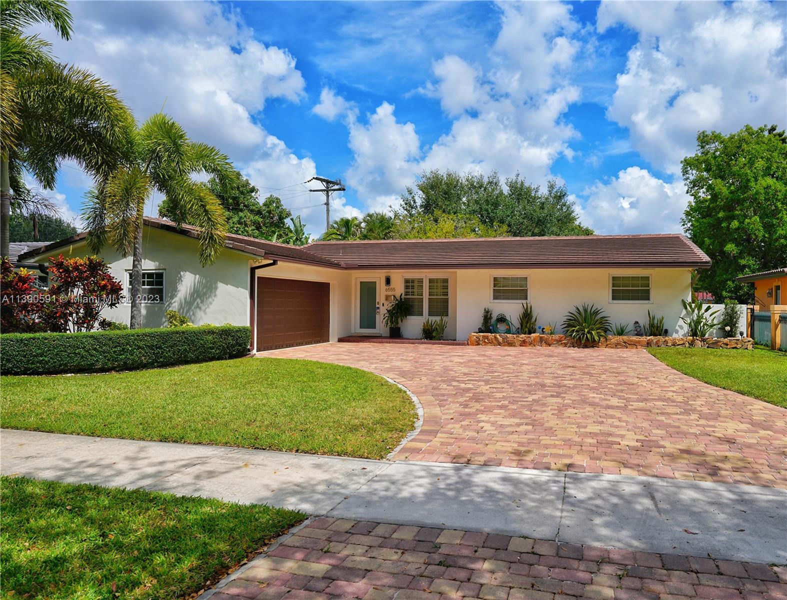 6555 S Miami Lakeway S, Miami Lakes, FL 33014