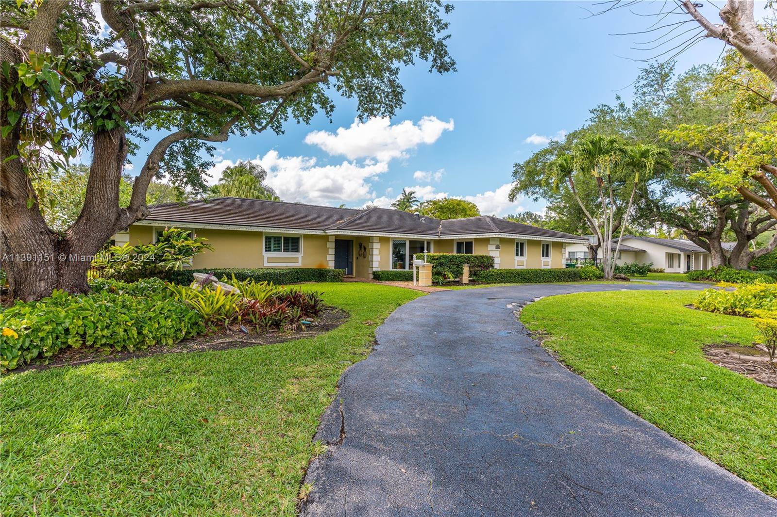 14902 SW 74th Pl  For Sale A11391151, FL