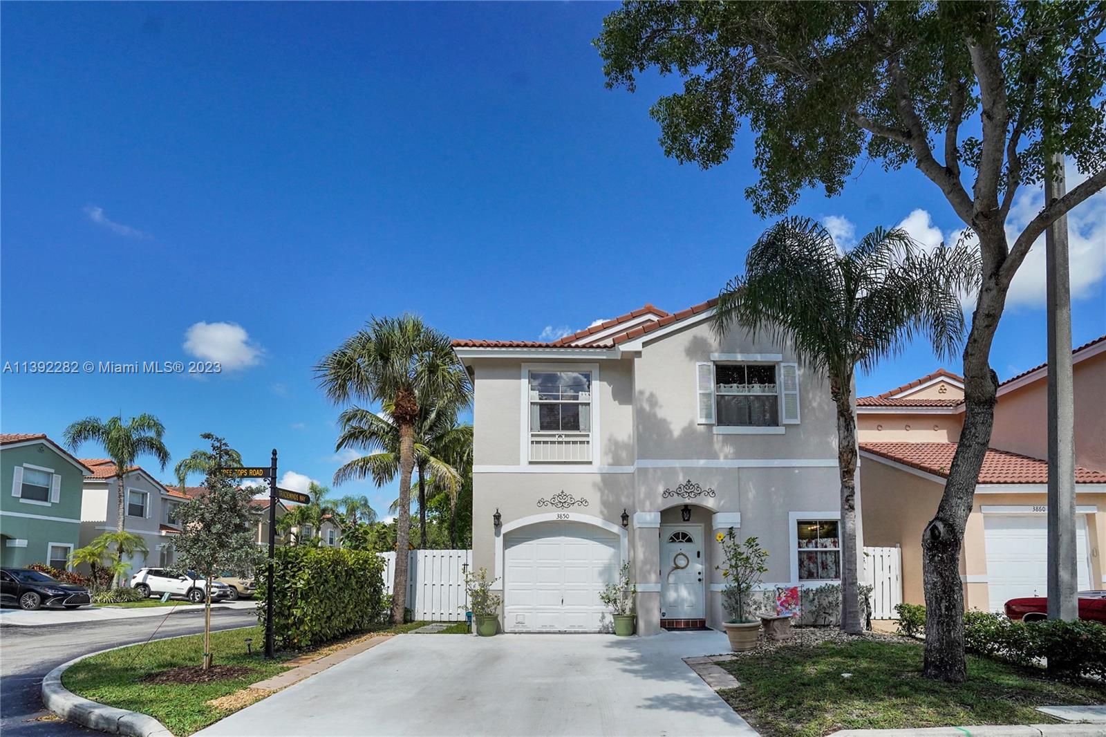3850  Tree Tops Rd  For Sale A11392282, FL