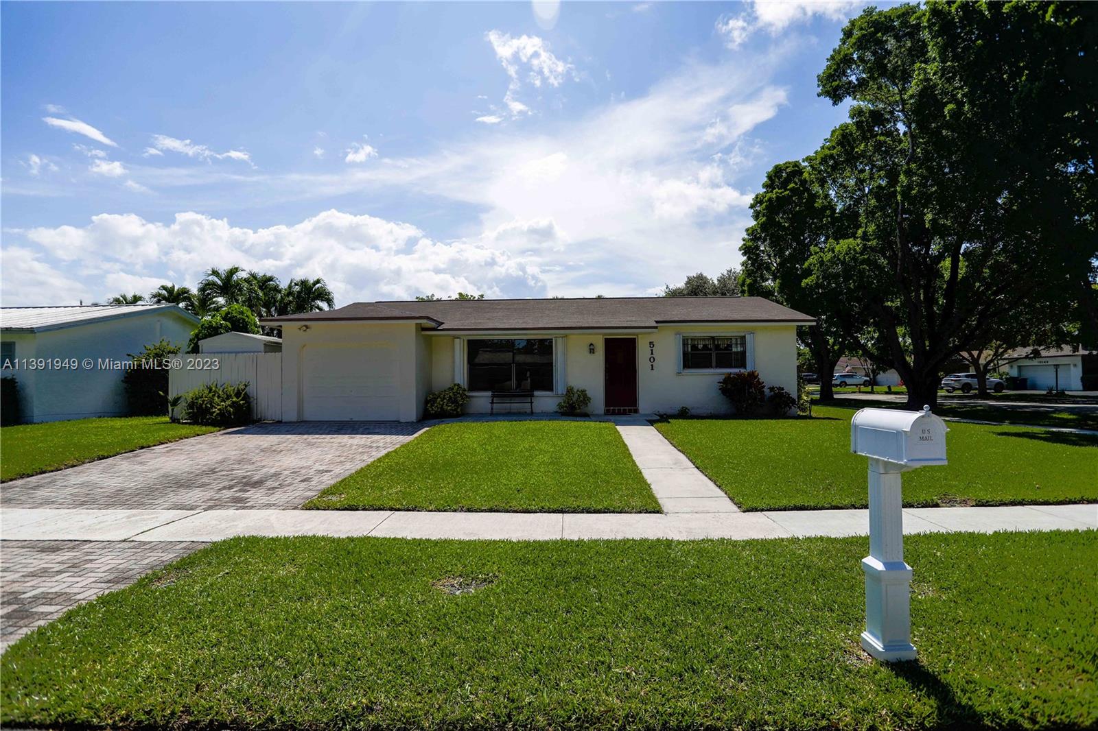 5101 SW 101st Ter  For Sale A11391949, FL