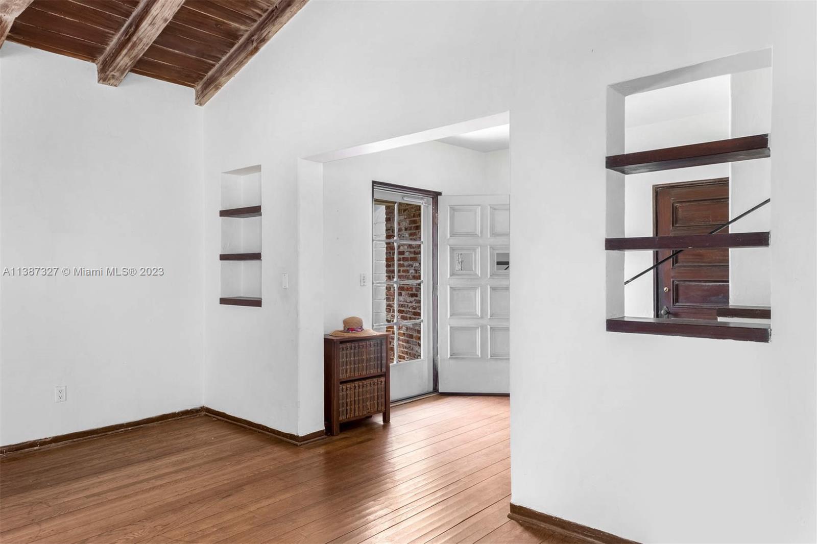 Listing Photo 10