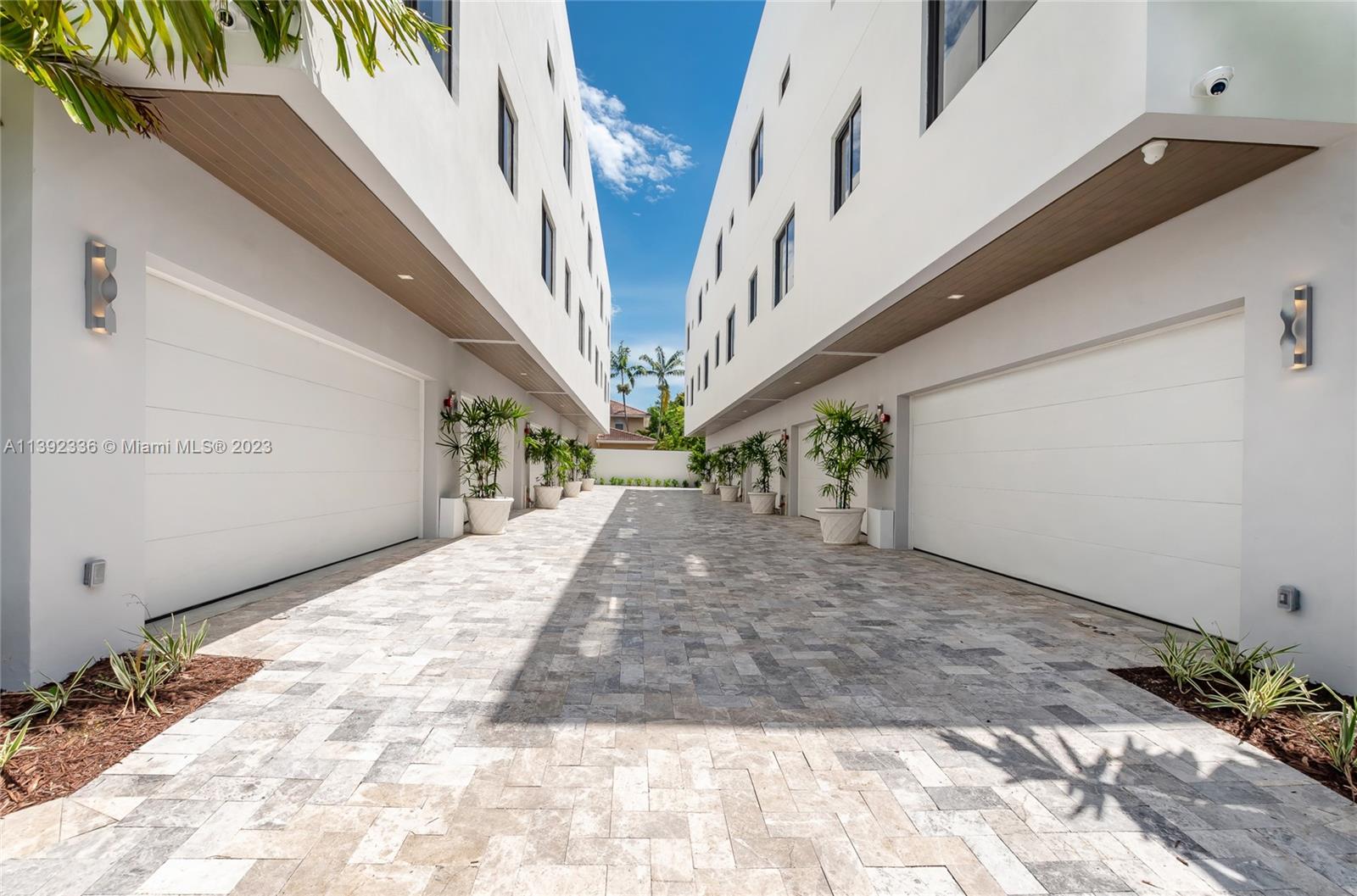 3258  Bird Ave  For Sale A11392336, FL
