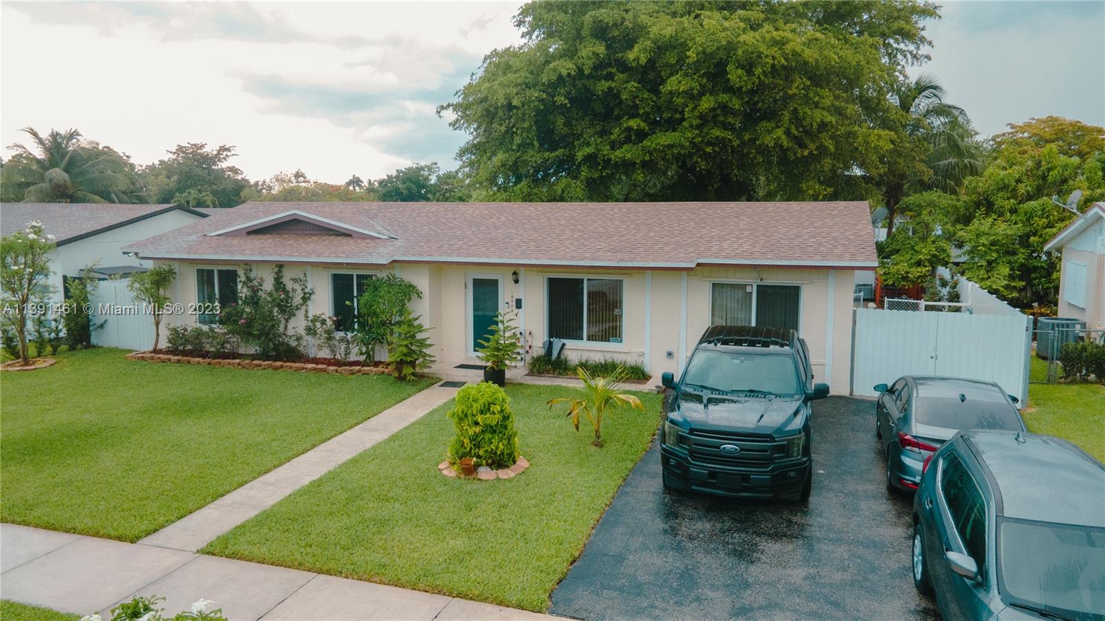 18002 SW 89th Ct  For Sale A11391461, FL