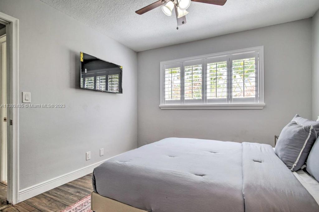 Listing Photo 12