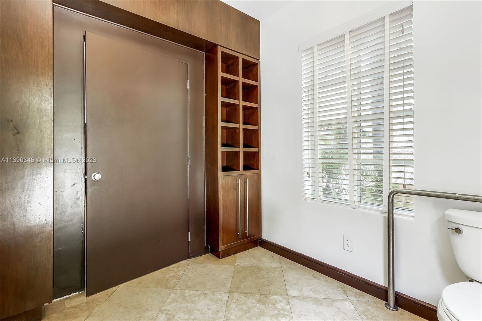 Listing Photo 12