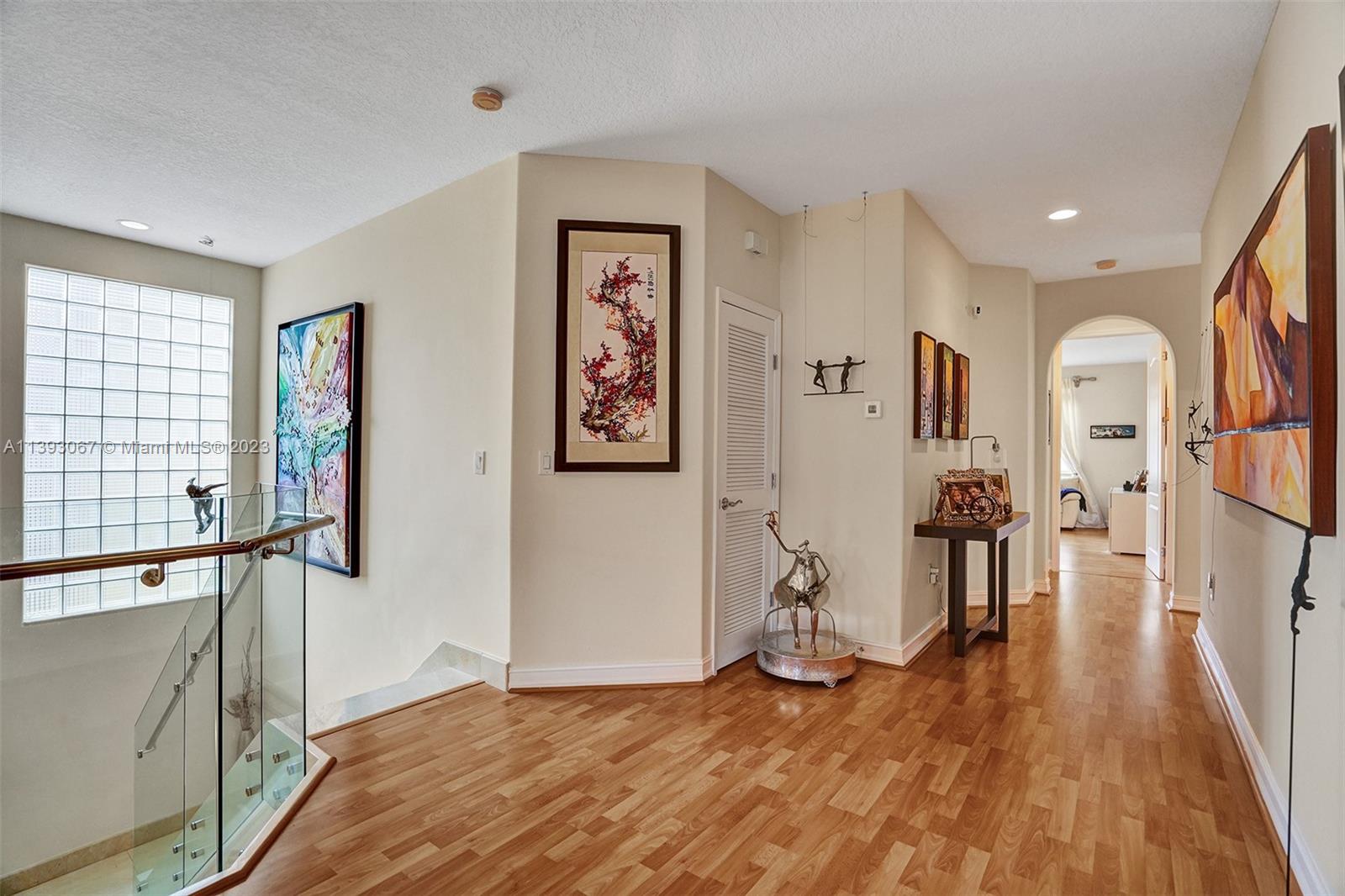 Listing Photo 10