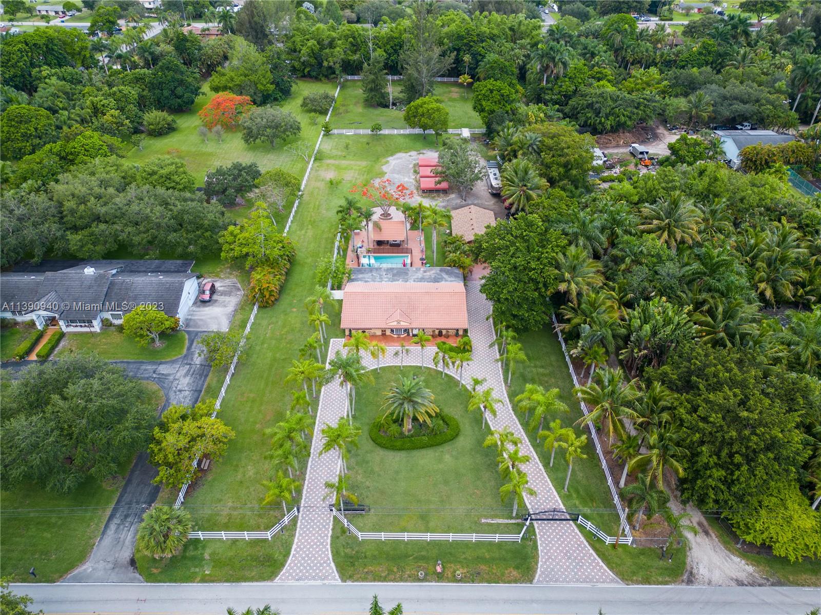 5621 SW 185th Way  For Sale A11390940, FL
