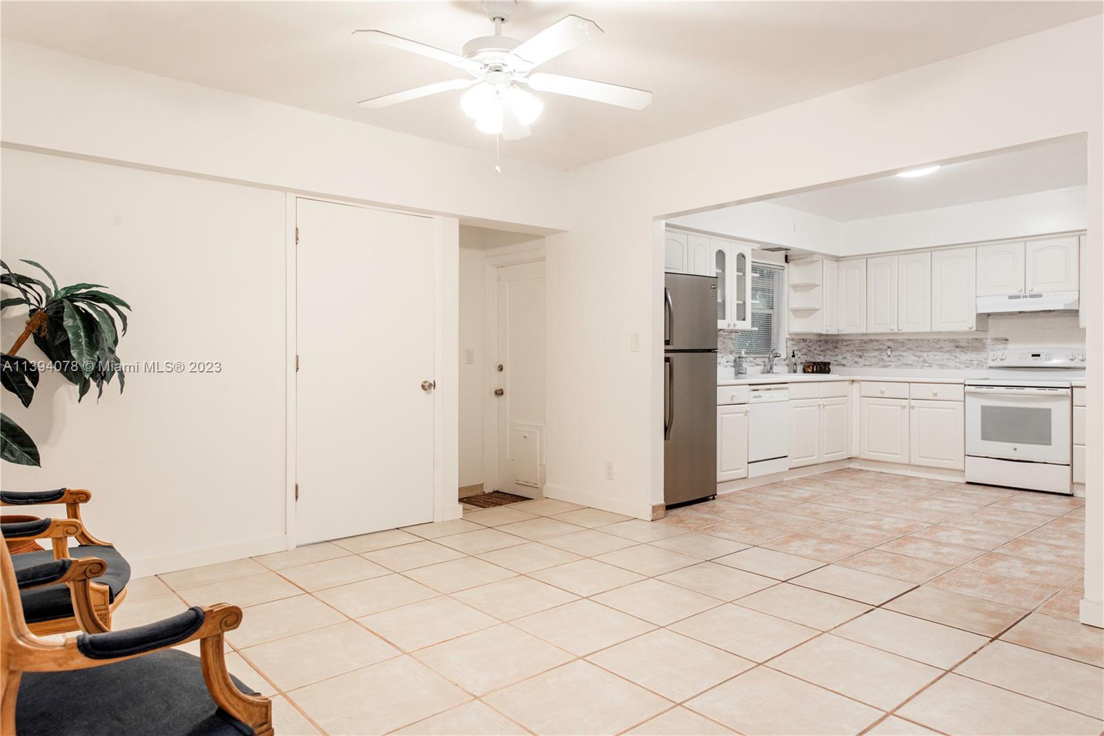 Listing Photo 12