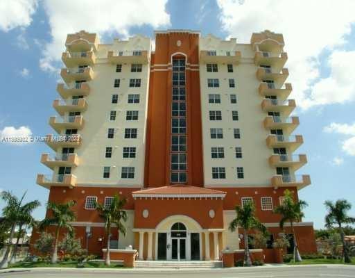 Immaculate 1 Bed 1.5 Bath apartment with great city views. Few Minutes from Airport, Coral Gables with great restaurants, shopping and art galleries, UM and other universities, hospitals. Washer and Dryer inside unit. Assigned undercover parking. Club House at pool level.