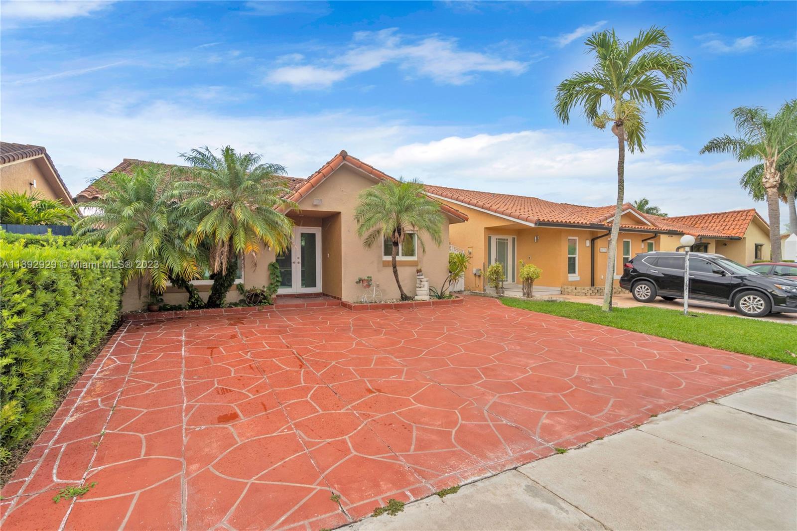 10392 NW 129th St, Hialeah Gardens, FL 33018