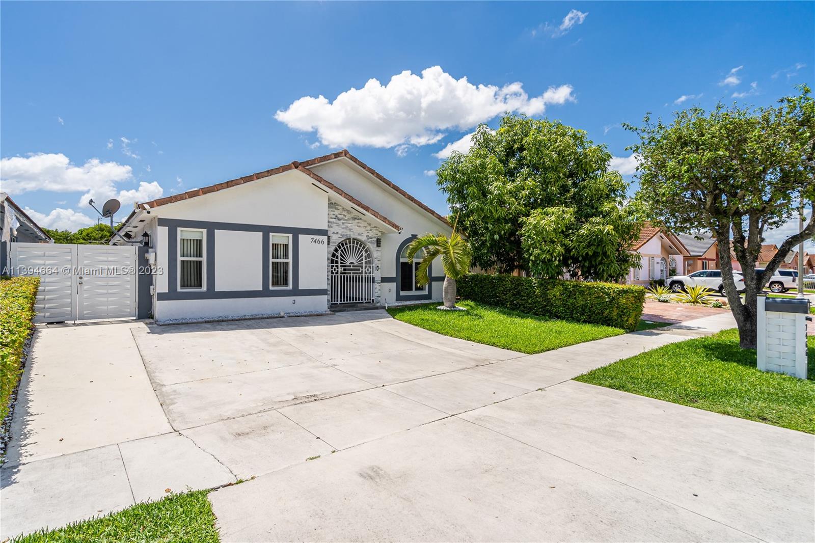 7466 W 32nd Ln, Hialeah, FL 33018