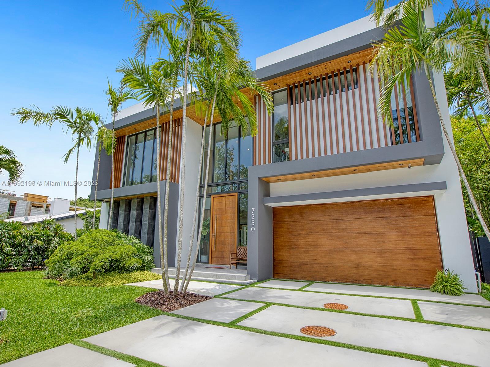 7250 SW 52nd Ct  For Sale A11392198, FL