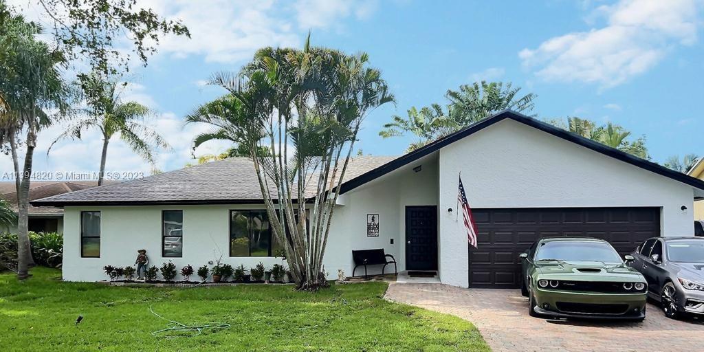 8521 SW 27th Pl, Davie, FL 33328