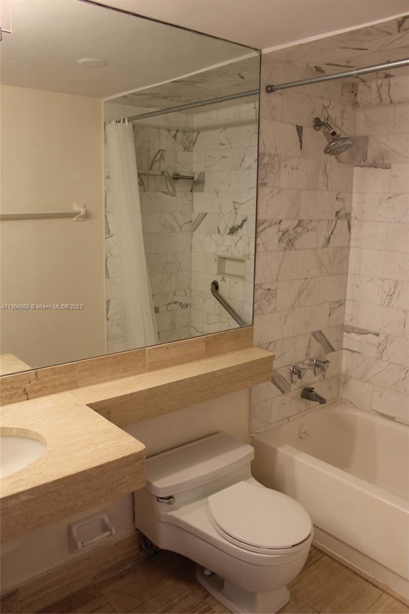 Large studio w/ Parking in the Legendary David-William Condo on Biltmore Way in the center of Downtown Coral Gables. Just blocks from Coral Gables Golf Course, Biltmore Golf Course, Biltmore Hotel, Venetian Pool, Publix Supermarket, Miracle Mile, dining & Entertainment.  This oversized studio has Elec, Water, A/C, Cable, Concierge, Pool, Gym & WiFi in the common Areas, View of Biltmore Way from the 5th floor.