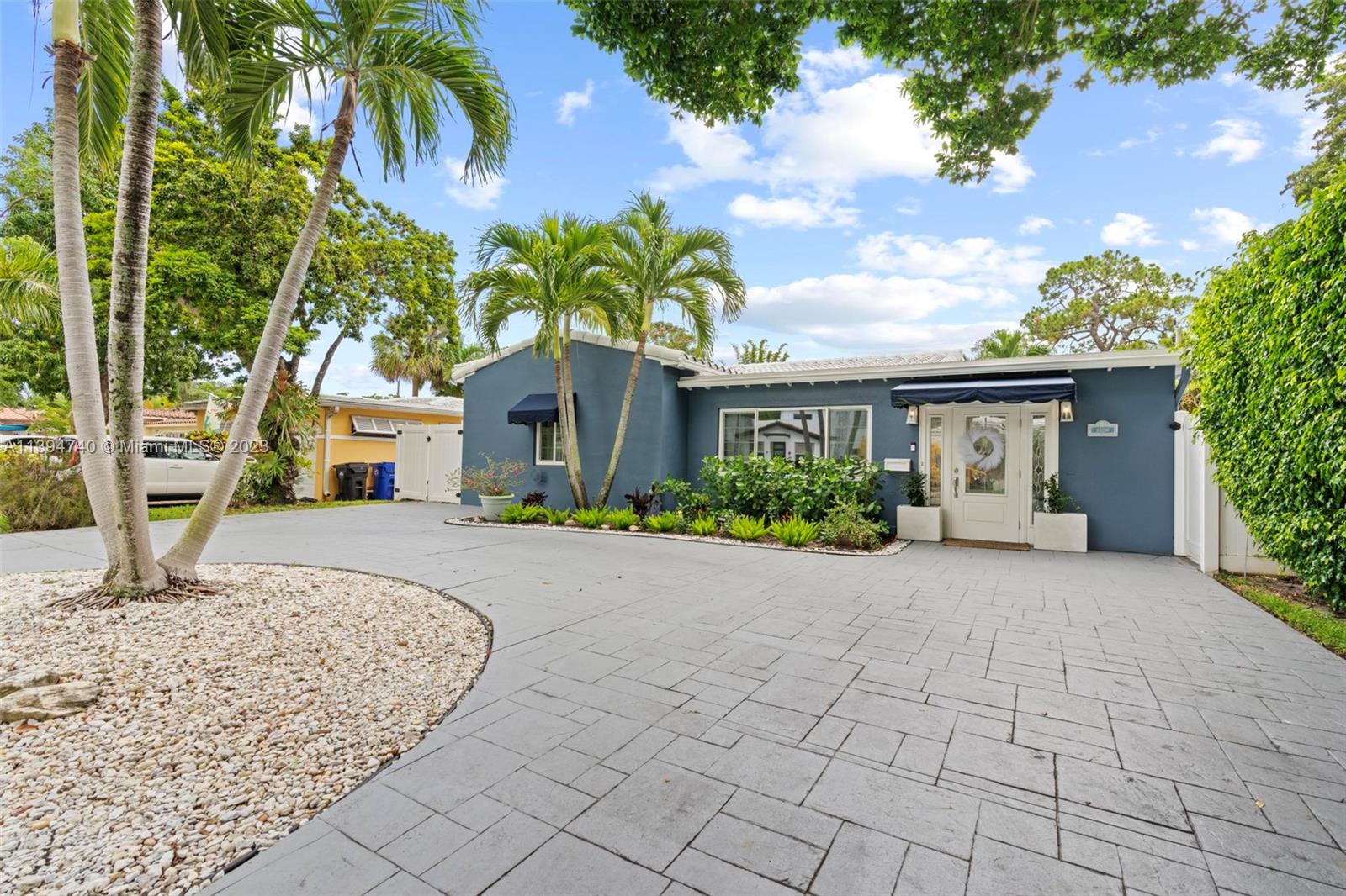 1106 SW 18th Ct  For Sale A11394740, FL