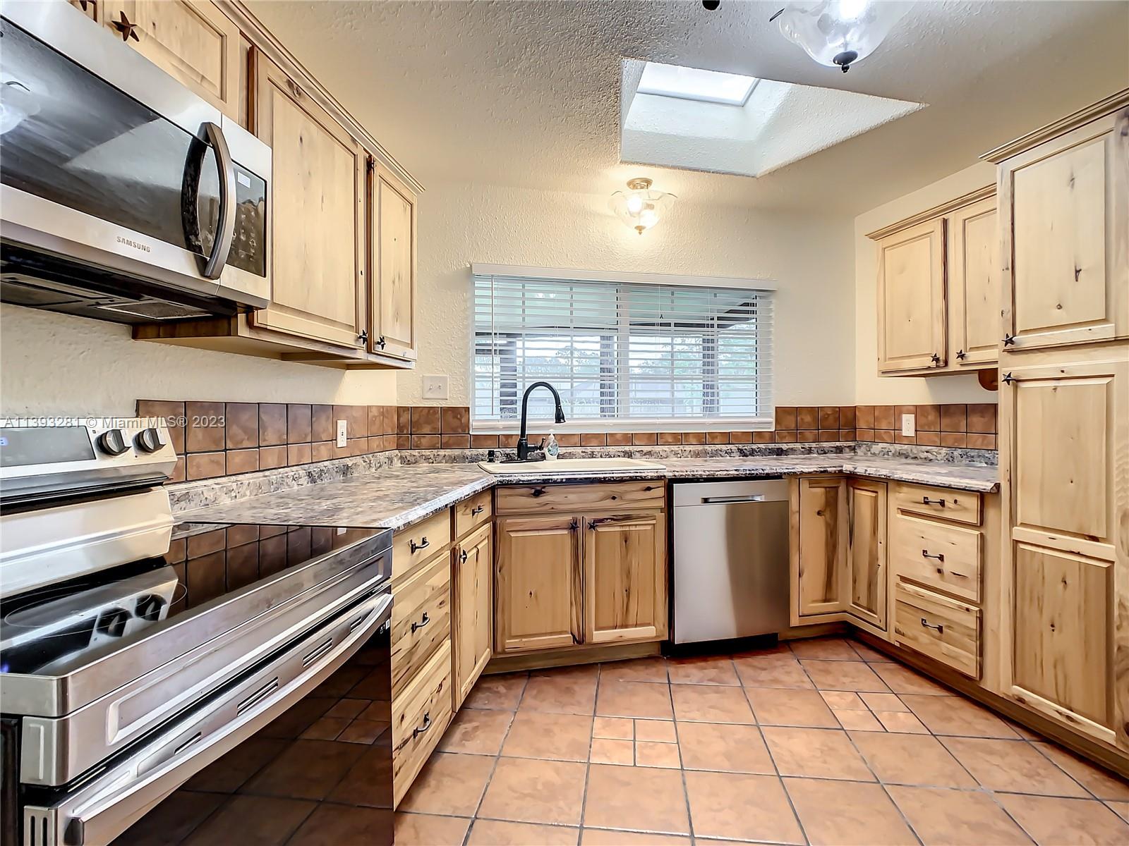1019 NW LEE AVE, Palm Bay, FL 32907