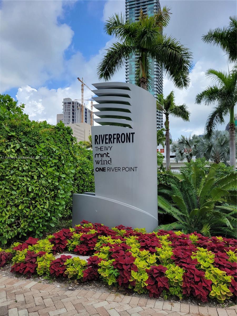 * * RIVERFRONT PARK - VIEWS BAY, MIAMI RIVER and DOWNTOWN SKYLIGHTS FROM THIS 15th FL SPACIOUS SPLIT PLAN - 2 BD/2 BTH - DEN/DINING AREA - EXCLUSIVE RIVERFRONT PARK A GATED/SECURE COMMUNITY - IT'S A FULL AMENITIES BUILDING INCLUDING EXCELLENT NEWER/REMOLDED LOBBY & NEWER BEAUTIFUL POOL & DECK AREA, GYM, RACQUETBALL COURT, THEATER RM, BILLARD RM, VALET, RECREATION/BALLROOM ROOM, 24hr CONCIERGE, SECURITY and VALET. NEXT TO BRICKELL CITY CENTER, MARY BRICKELL VILLAGE, BRICKELL FINANCIAL DISTRICT and SHORT DISTANCE TO JACKSON/UM HOSPITALS MEDICAL DISTRICT - HOTWIRE BASIC CABLE TV and INTERNET INCLUDED - BICYCLE STORAGE - INCOMING SPECIAL ASSMTS. NEAR FUTURE. - NEWER HIGH END S/S APPLIANCES and WASHER&DRYER!!  POSS. EXTRA PARKING W/VALET $195 P/MO. - MASTER ASSOC $106 P/MO INCLUSIVE IN MAINT.