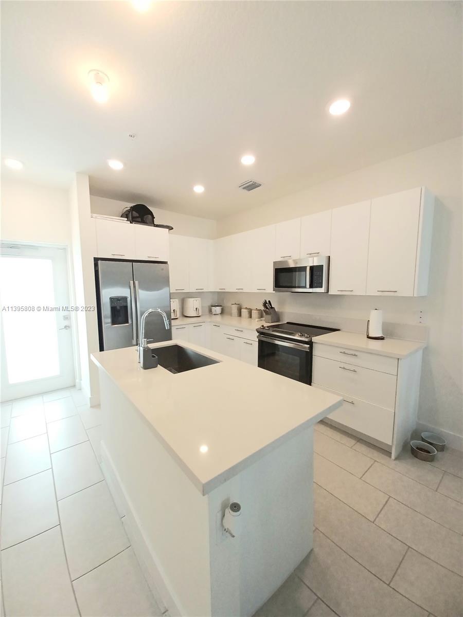 8167 SW 41st St #E-403 For Sale A11395808, FL
