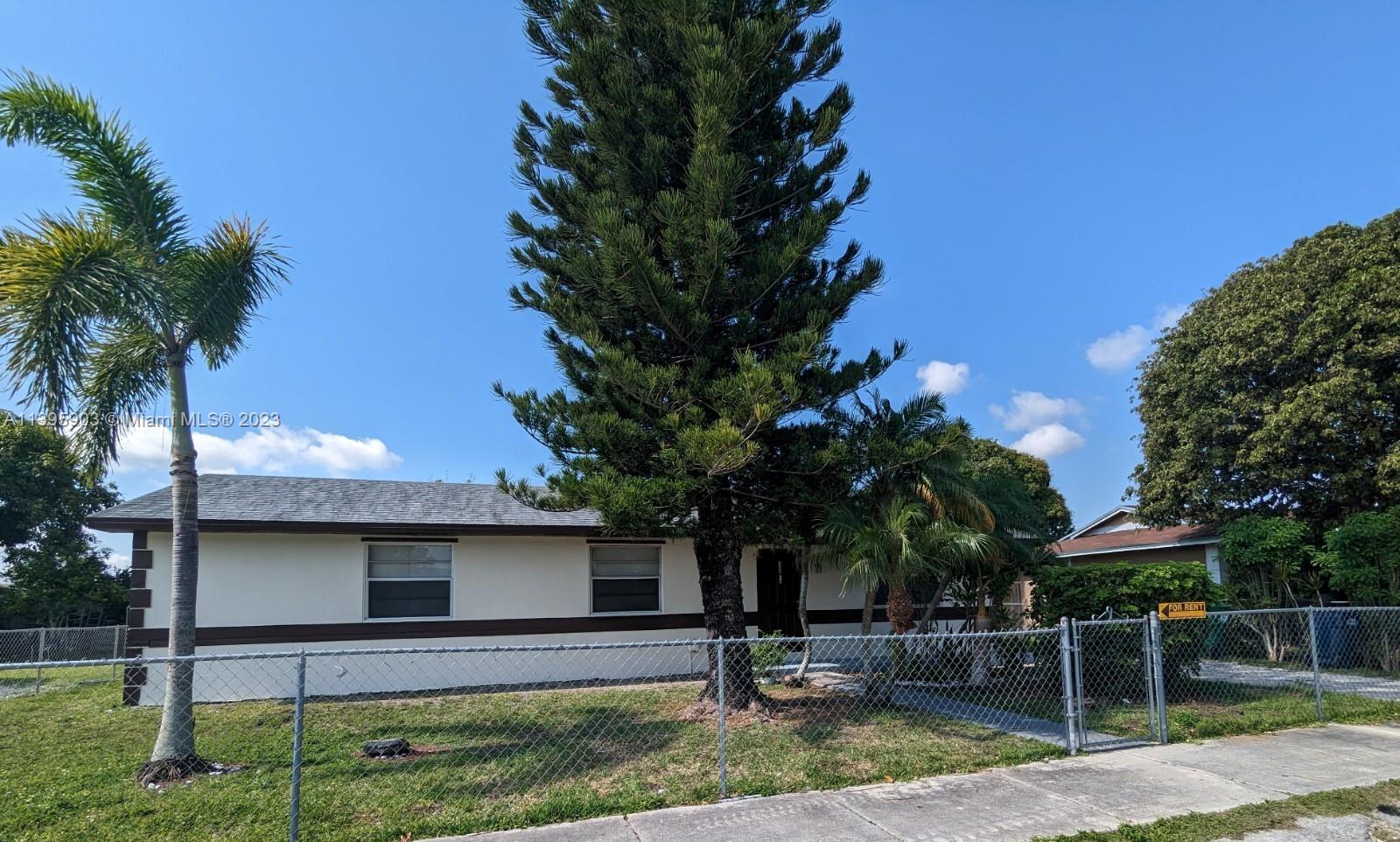 Single Family Home 3 bedrooms 2 baths,  tile all throughout, no association, oversize fenced in backyard.
This home will not last call now to schedule appointment