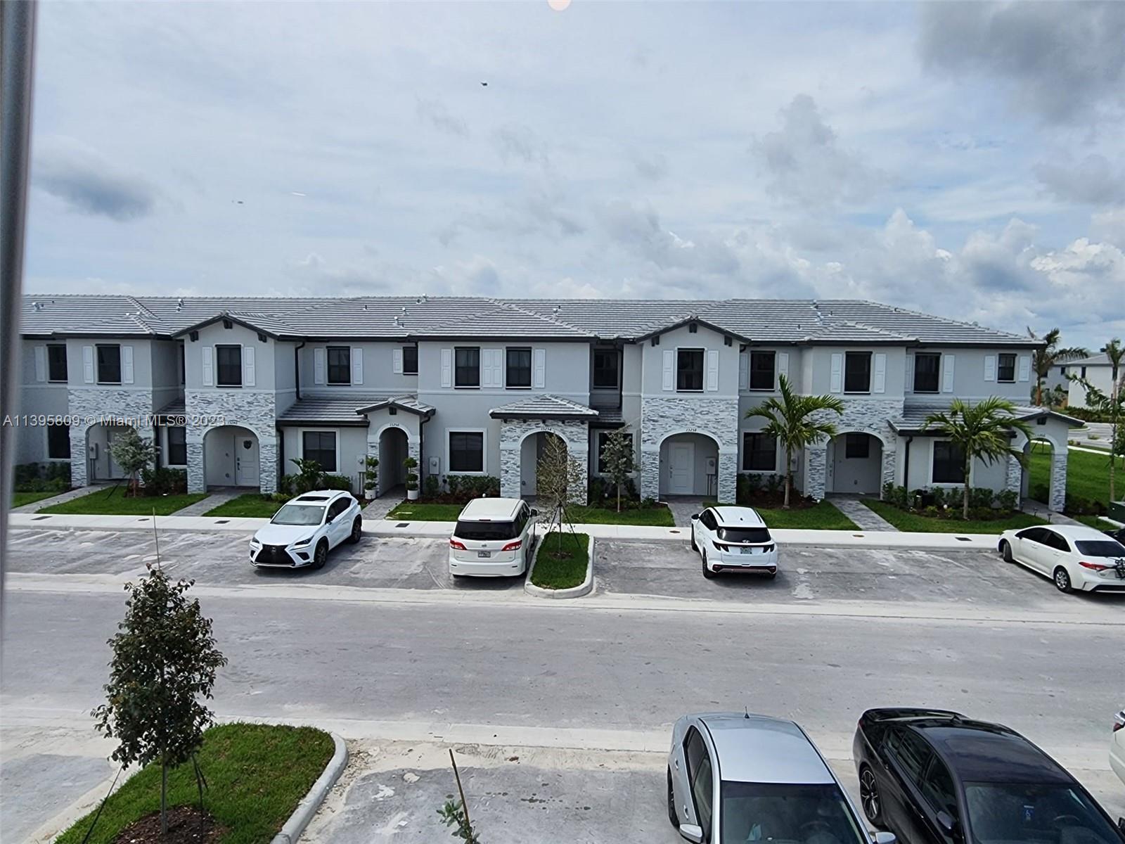 Gorgeous Townhouse modern in Homestead 3 bedrooms, 2-1/2 bathrooms. Stainless steel appliances. * Please submit offer via email with CTL, Police Report, Credit Report, last 3 bank statements, last 3 paystubs, and Photo ID. * Move in cost= 1st month + 2 month security deposit.
