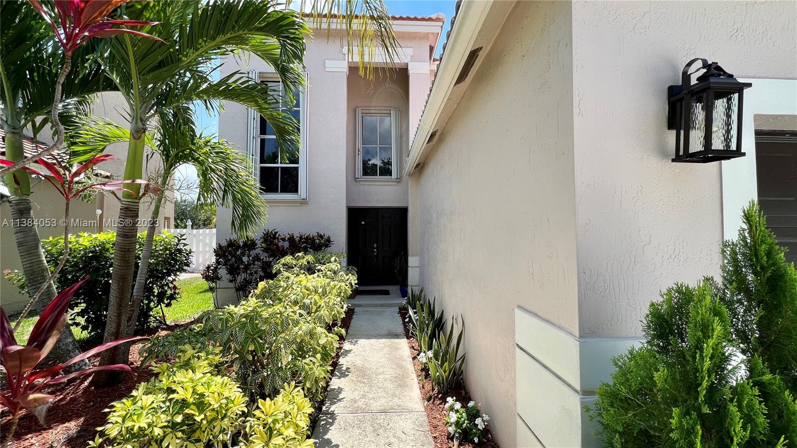 1040 Briar Ridge Rd, Weston, FL 33327