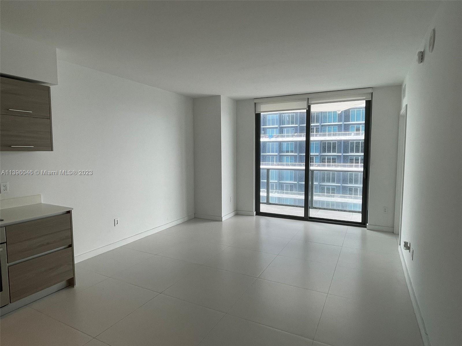 Unit 1 bed and 1.5 bath. 
SLS Brickell, luxuty building in the heart of Brickell.
