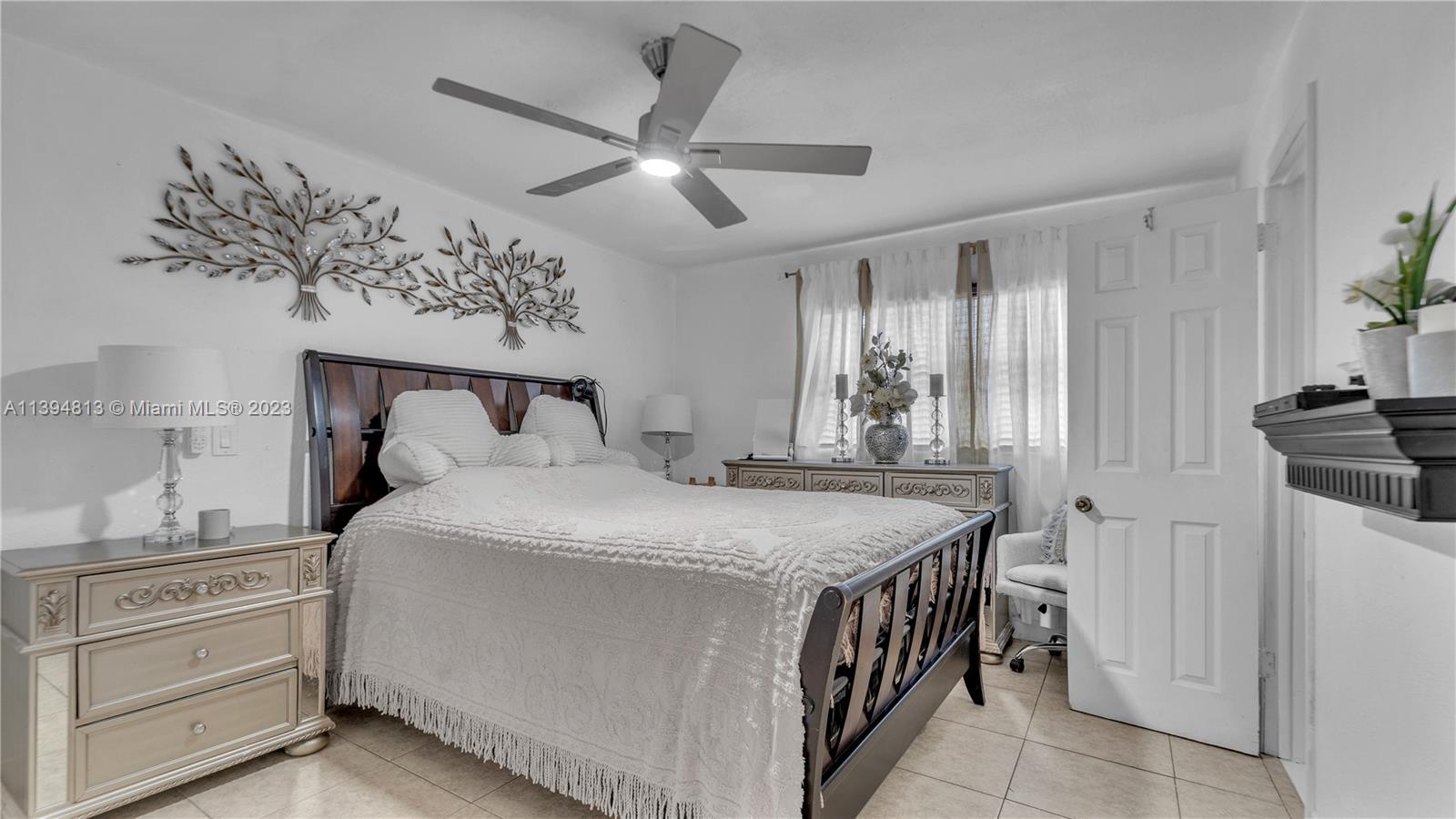 3301 N 23rd Ave  For Sale A11394813, FL