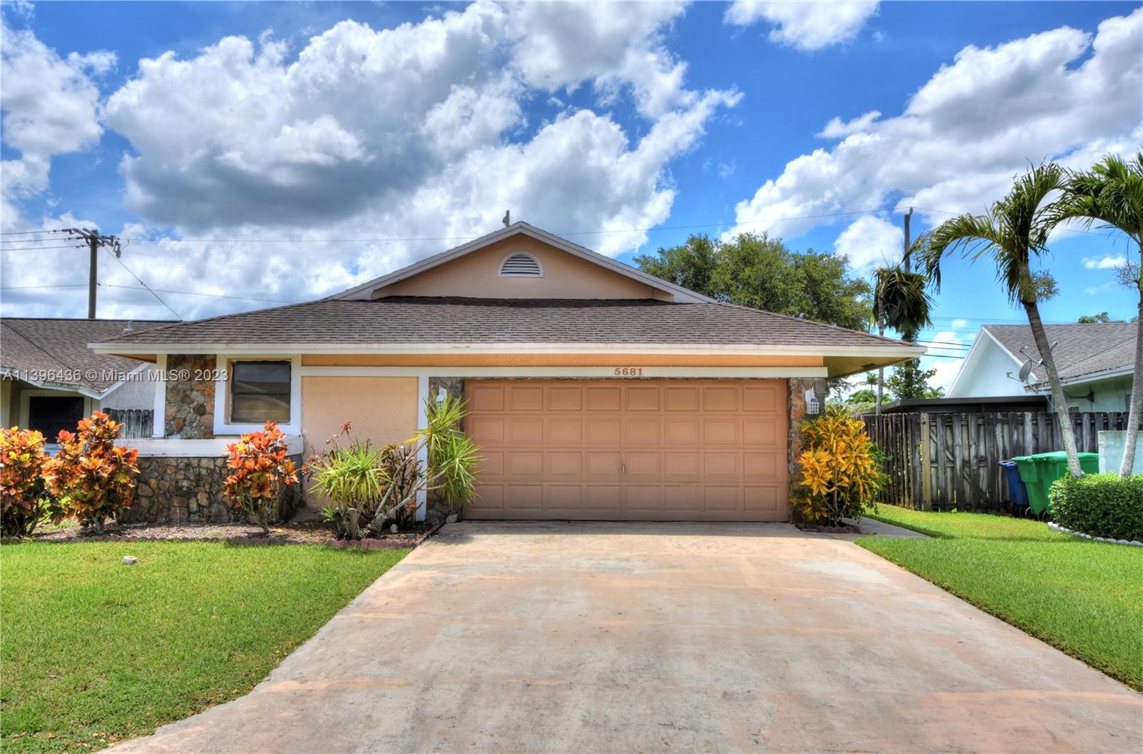 5681 SW 99th Ln  For Sale A11396436, FL