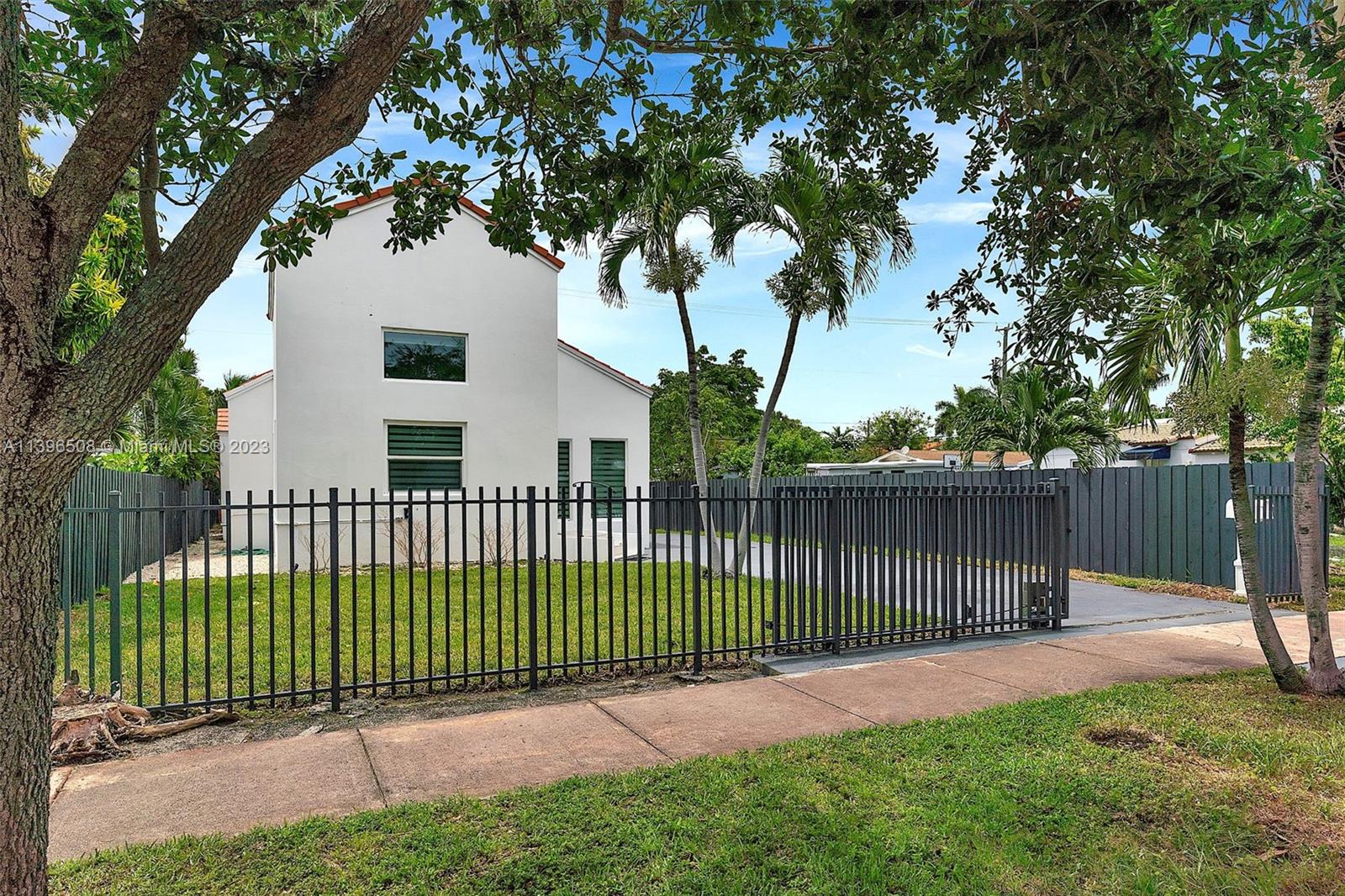1327  Biarritz Dr  For Sale A11396508, FL