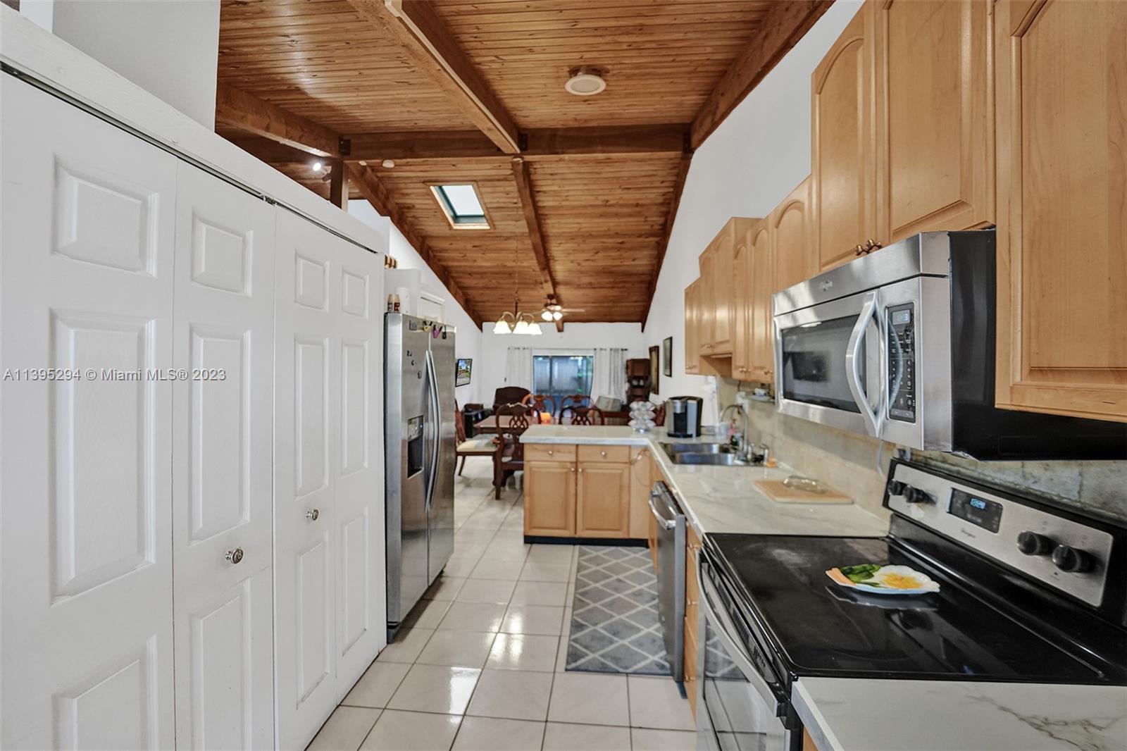 Listing Photo 8